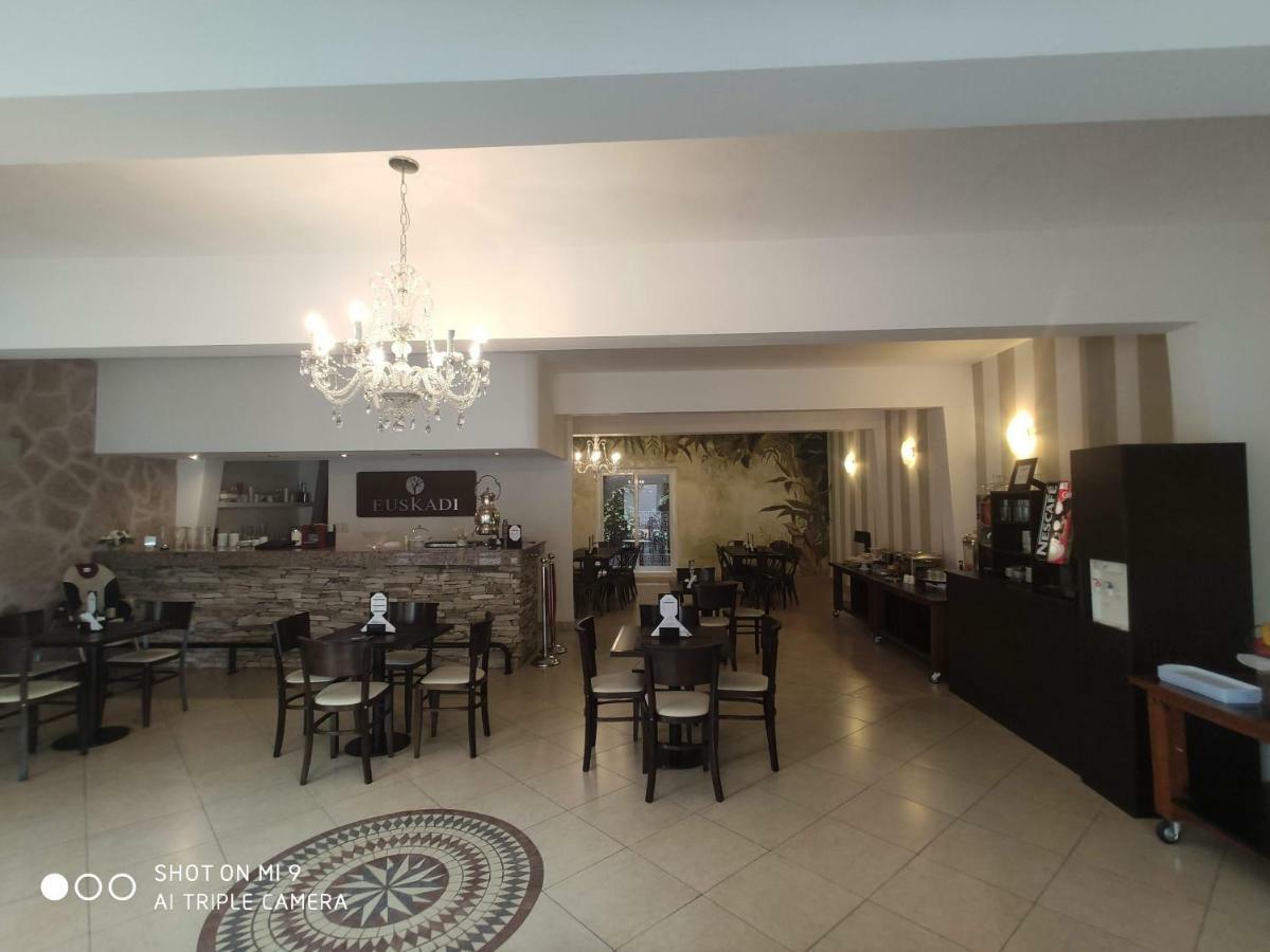 Euskadi Hotel เคเนรัลปิโก ภายนอก รูปภาพ