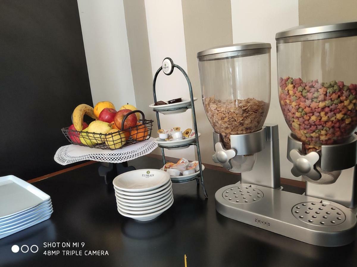 Euskadi Hotel เคเนรัลปิโก ภายนอก รูปภาพ